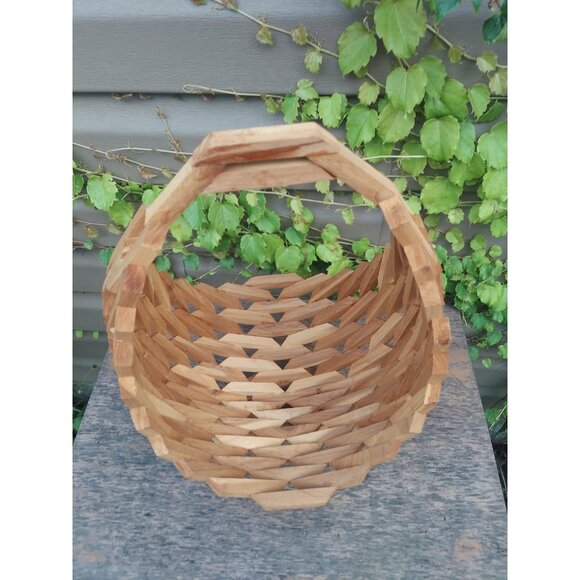 Handcrafted MCM Wooden Basket w/Geometric Architectural Design & Handle - Picture 4 of 5